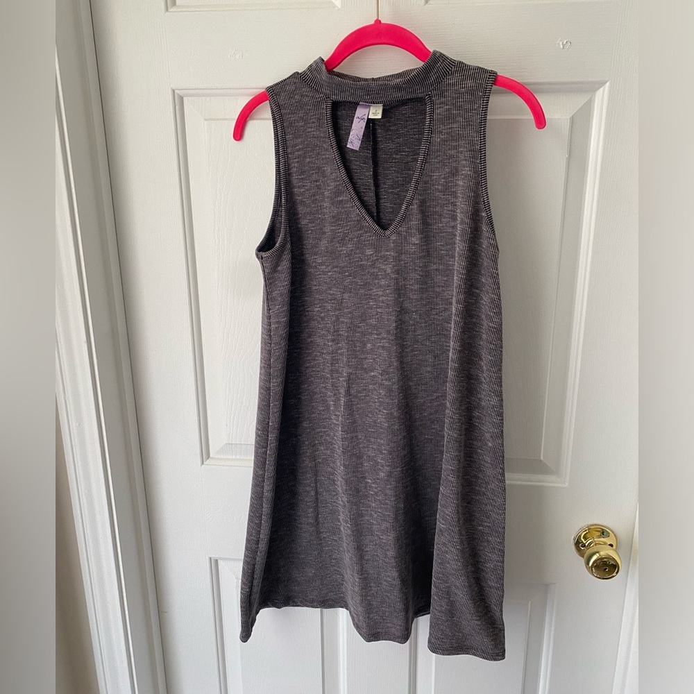 Grey sleeveless dress with cut out